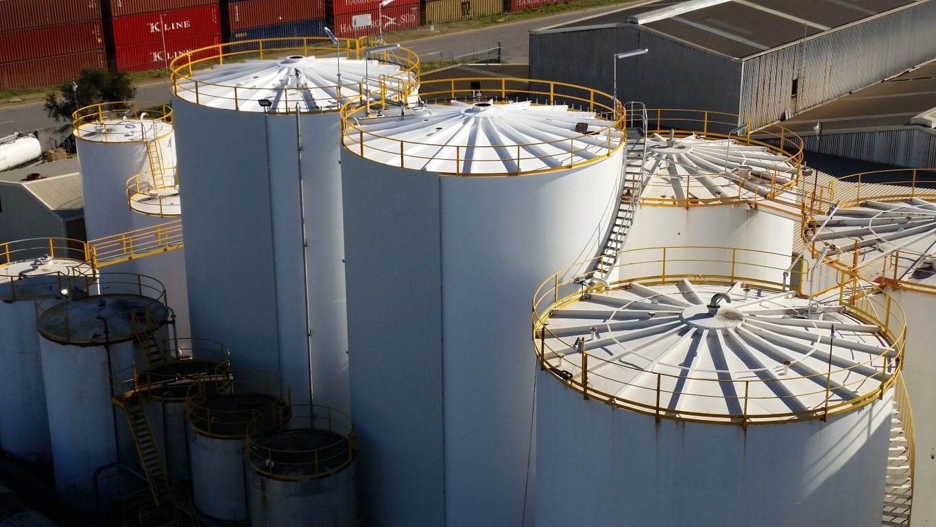 Bulk storage tanks and pipework