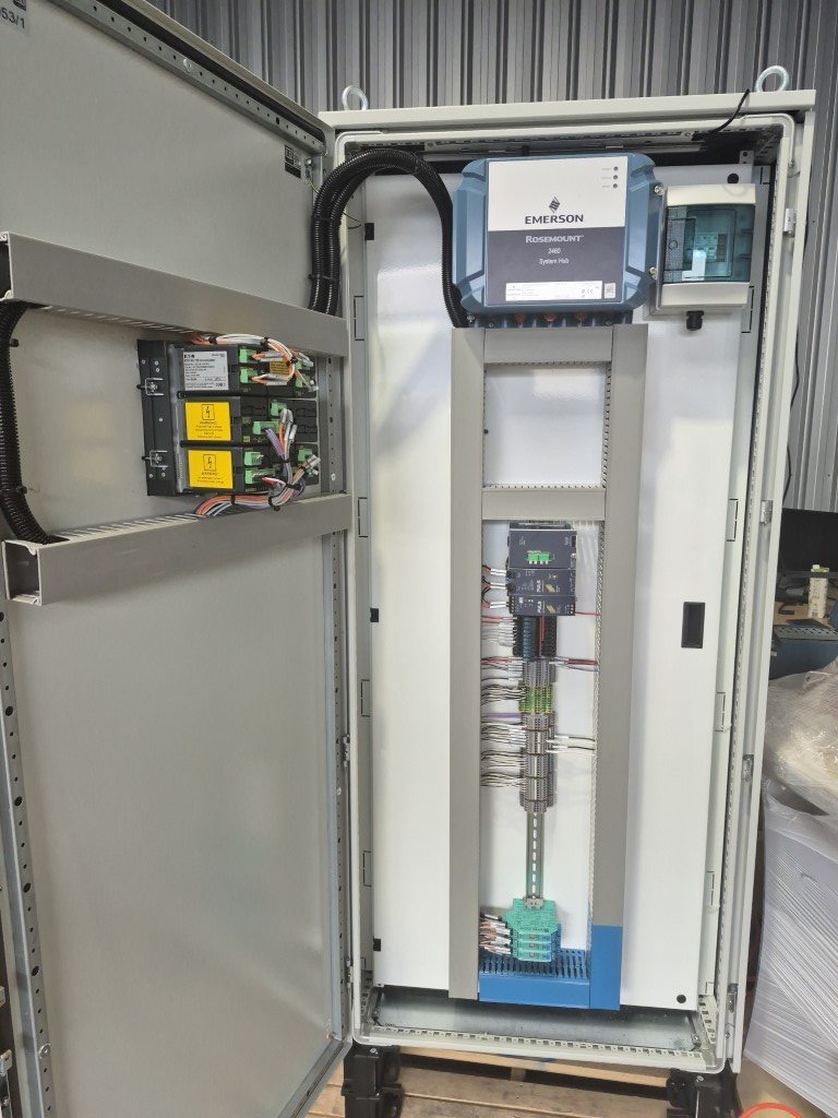 Tank gauging control cabinet