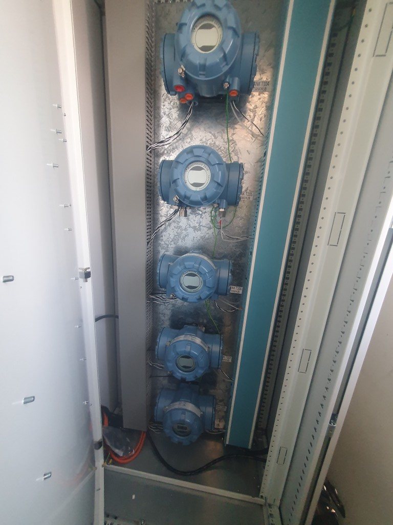 Tank gauging control cabinet