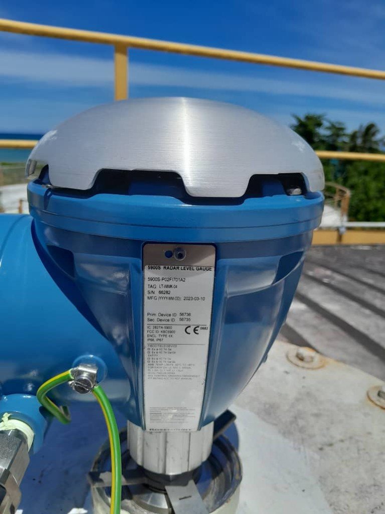Tank gauging field instrument
